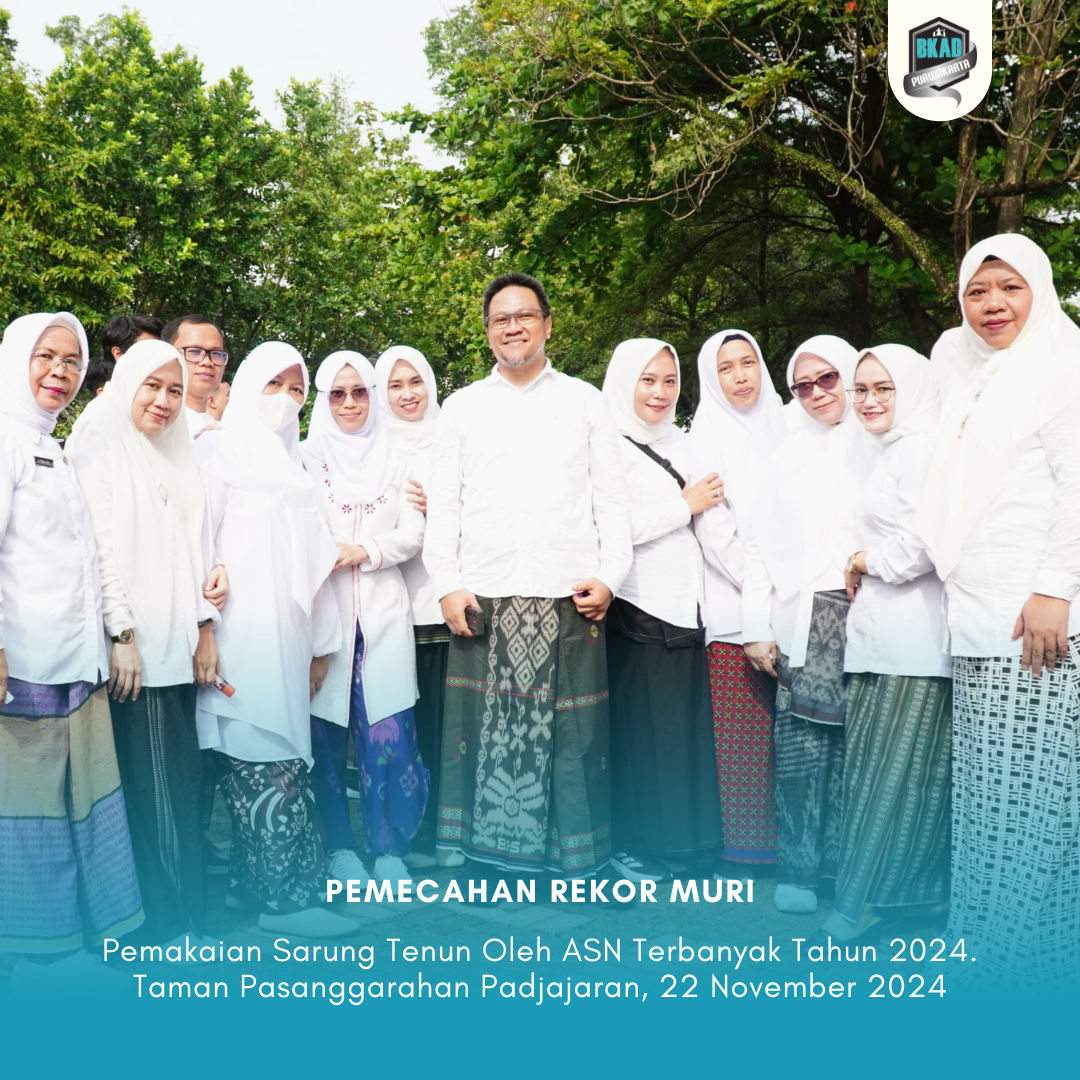 Acara Pemecahan Rekor MURI Pemakaian Sarung Tenun oleh ASN Terbanyak.